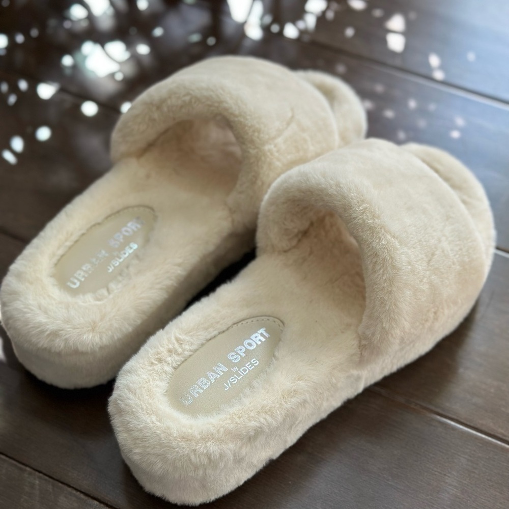 J/Slides Urban Sport Cream Slipper size 9